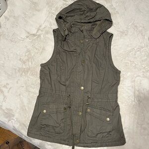 Women’s size Large Vest in military green. Zip up vest, snatch waist
